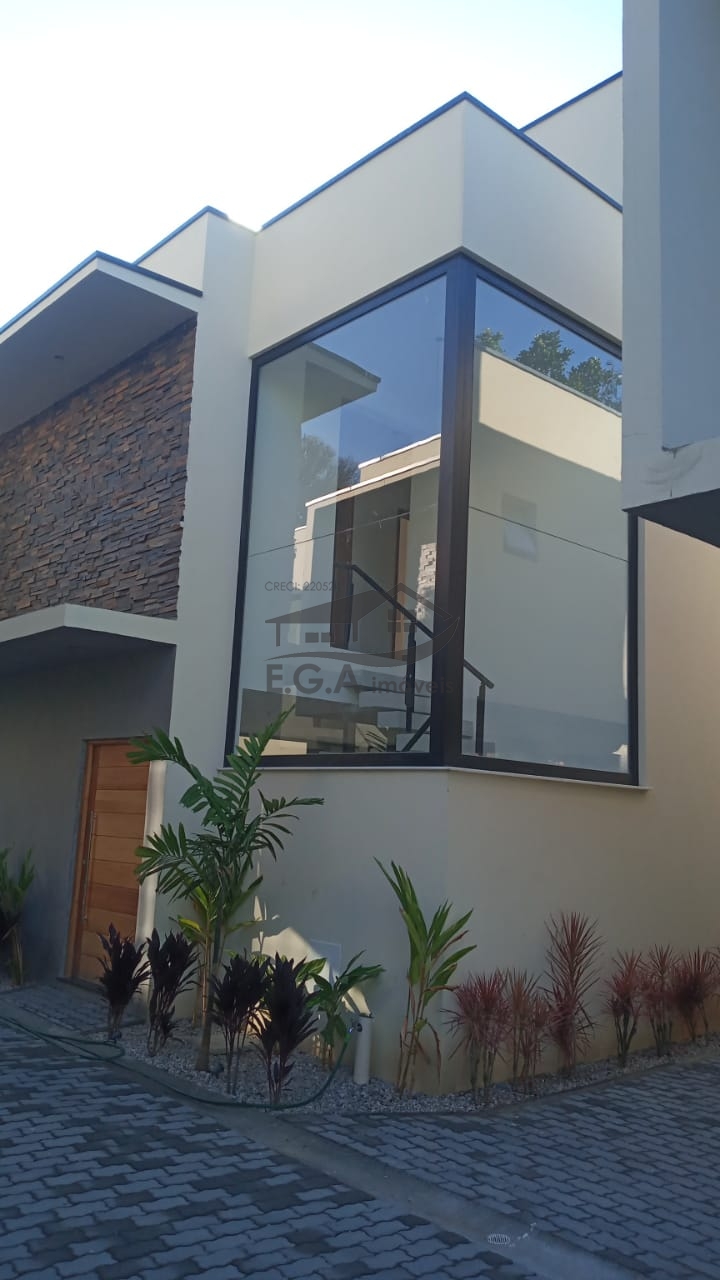Casa em condomínio em boiçucanga