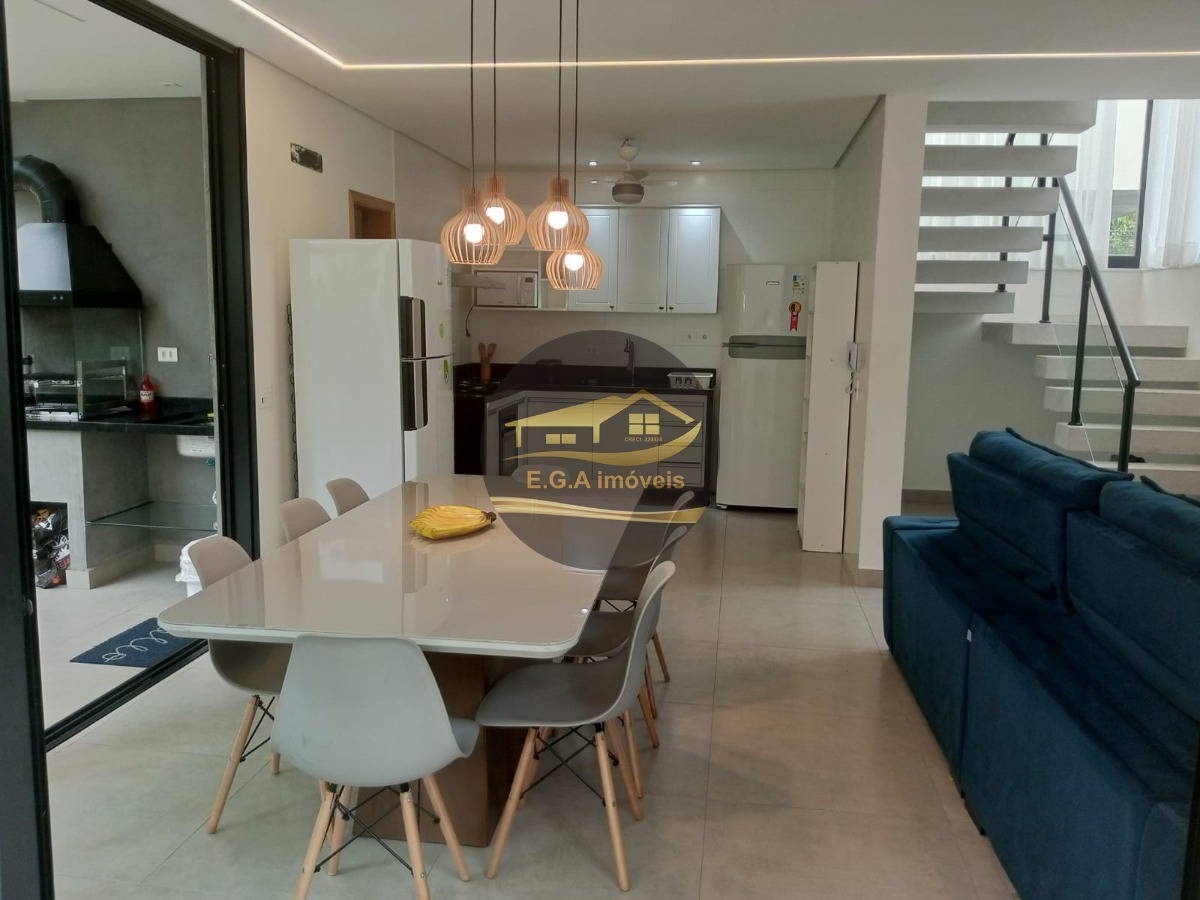 Casa em condomínio em boiçucanga