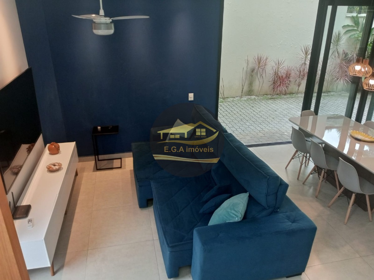 Casa em condomínio em boiçucanga