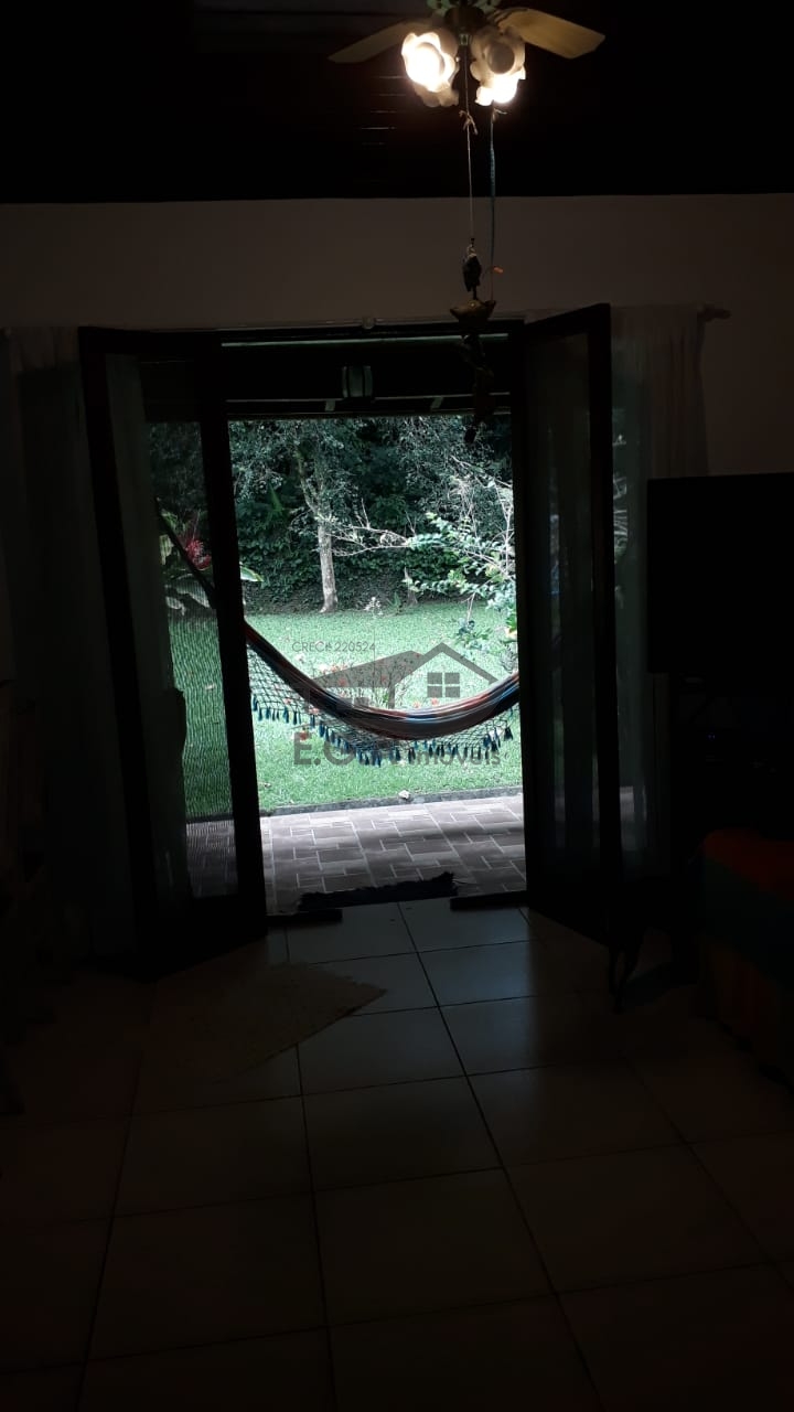 Casa em condomínio em boiçucanga