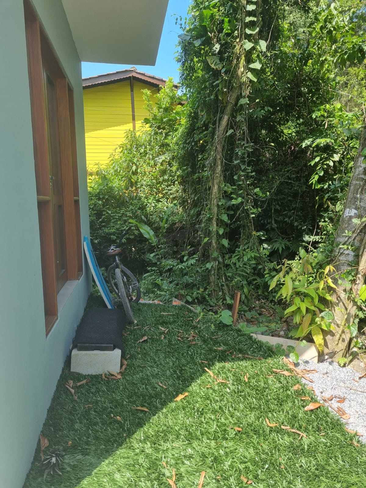 Casa em condomínio no camburi sertão
