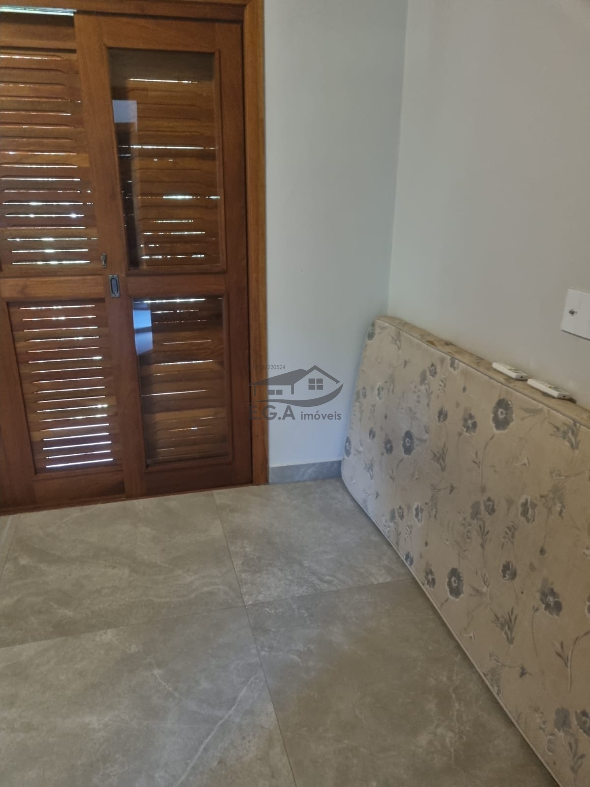 Casa em condomínio no camburi sertão