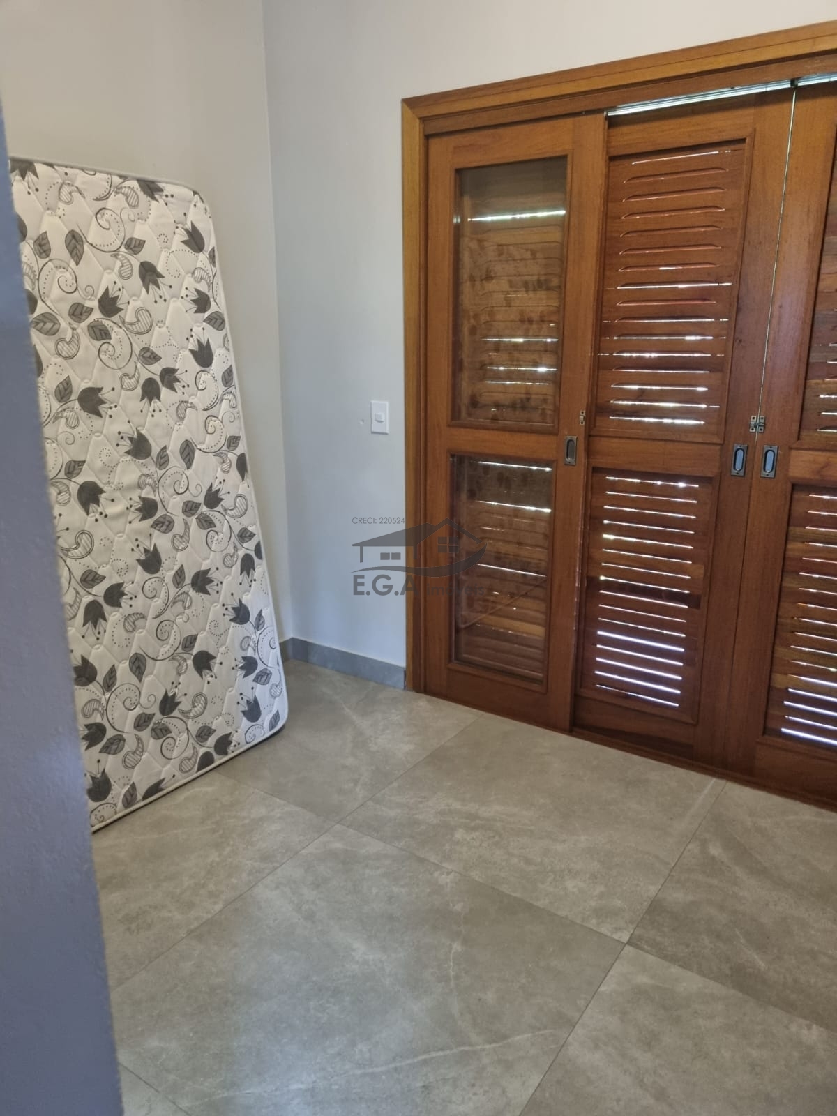 Casa em condomínio no camburi sertão