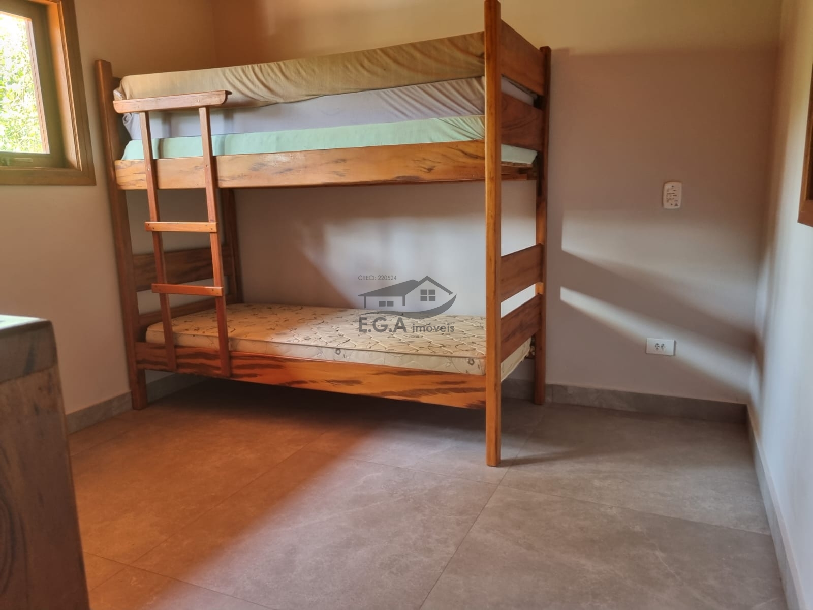 Casa em condomínio no camburi sertão
