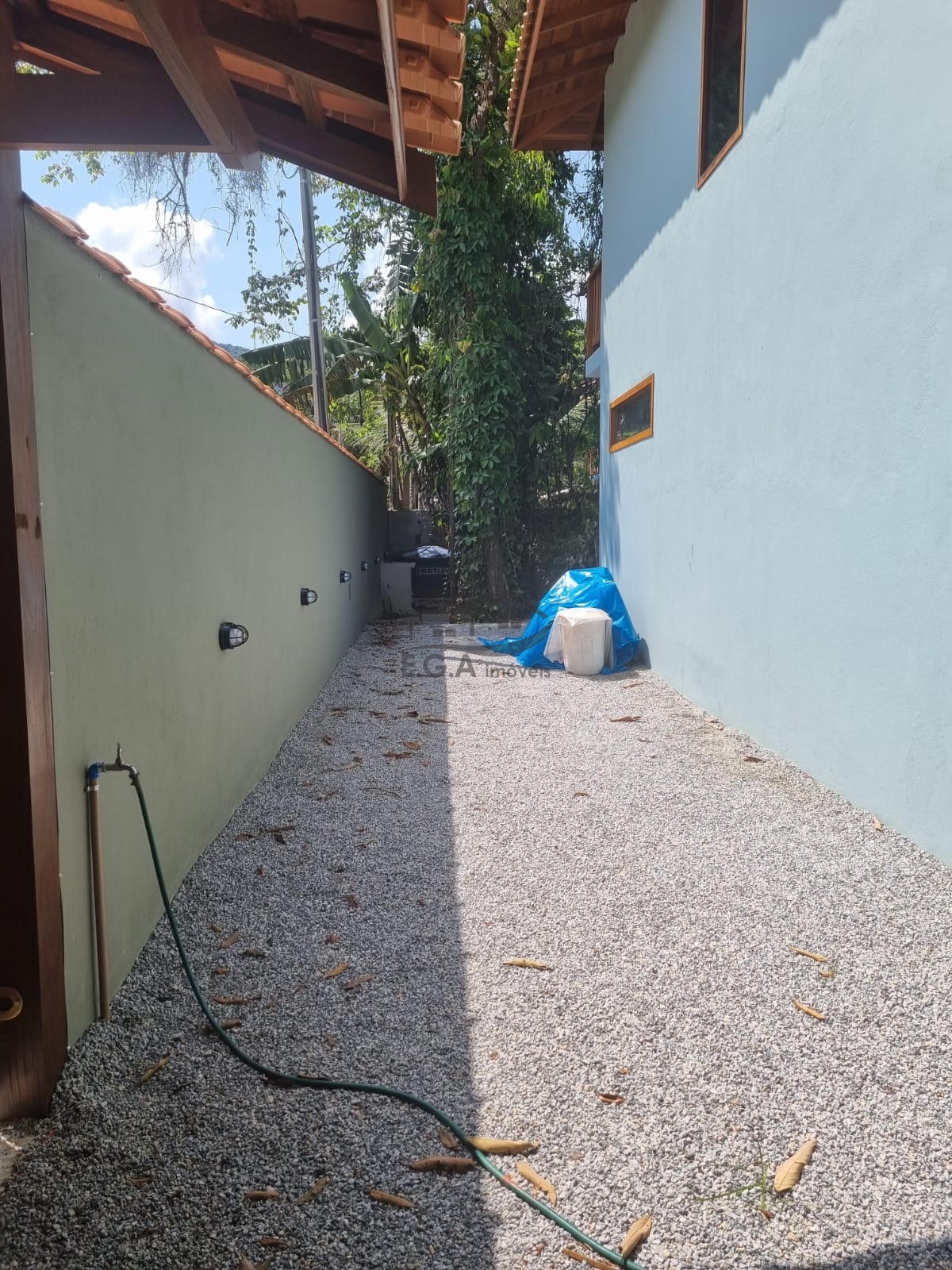 Casa em condomínio no camburi sertão
