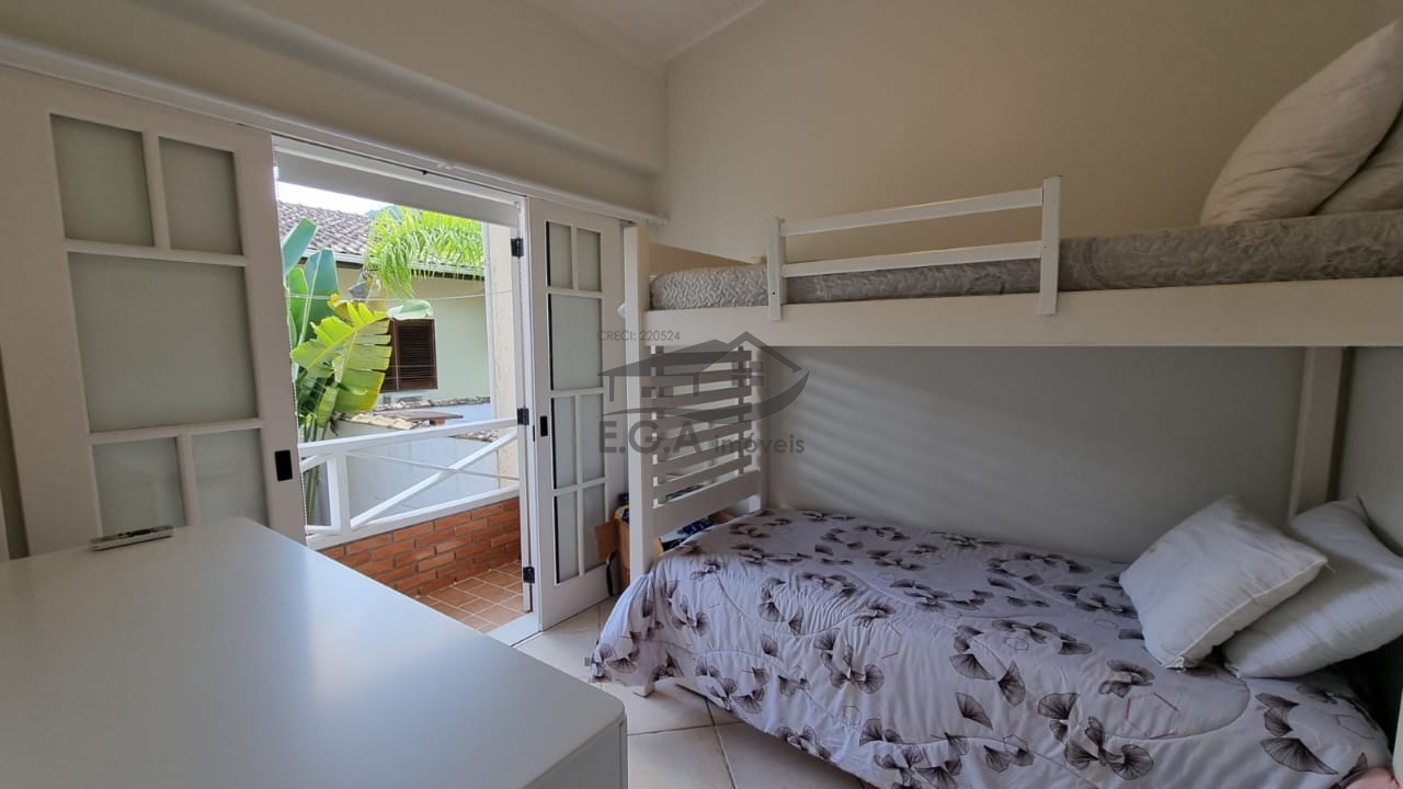 Casa de condomínio 100 metros da praia