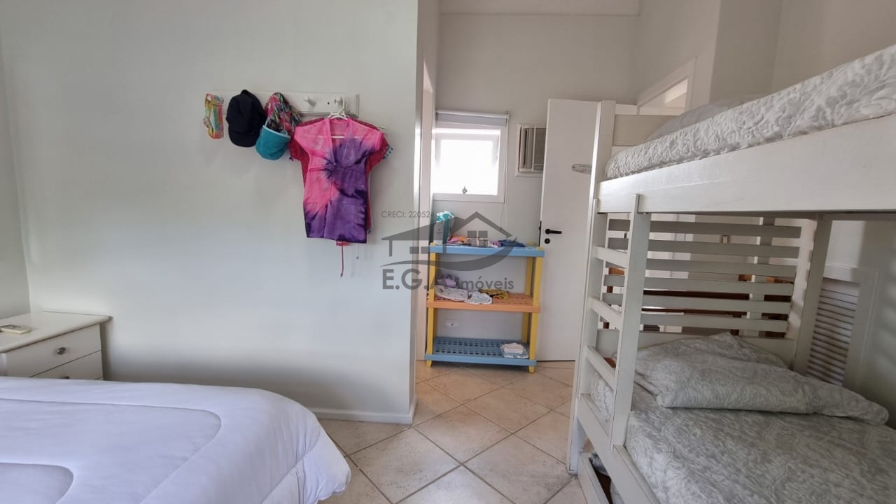 Casa de condomínio 100 metros da praia