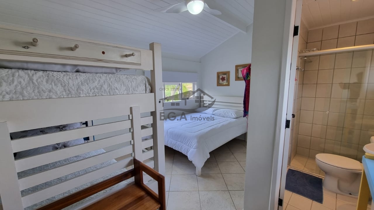 Casa de condomínio 100 metros da praia