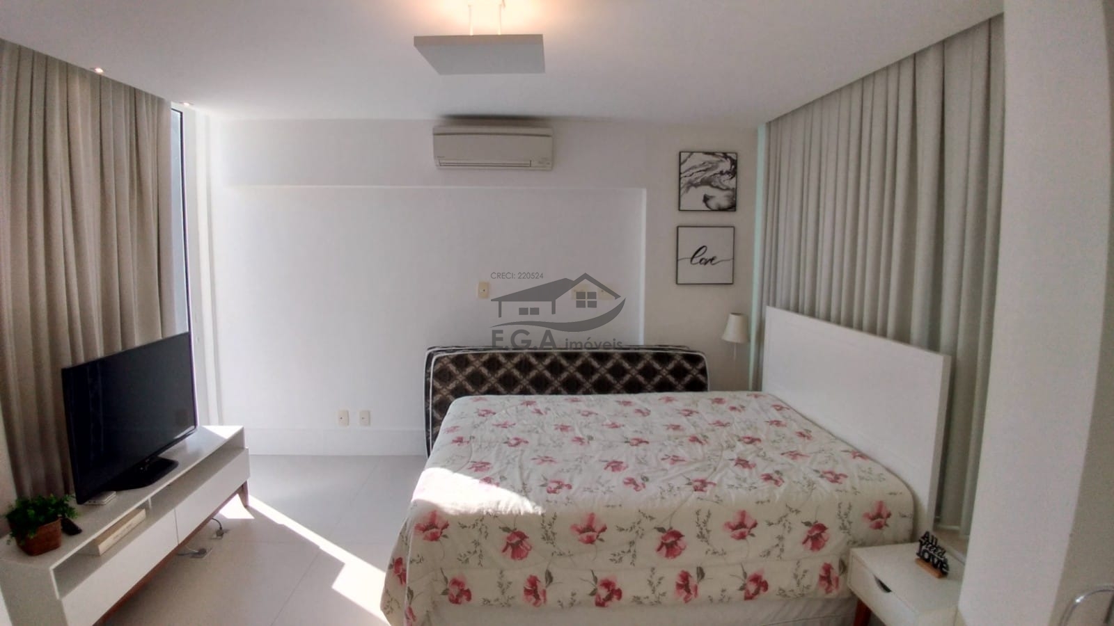 Casa em condomínio pé na areia .