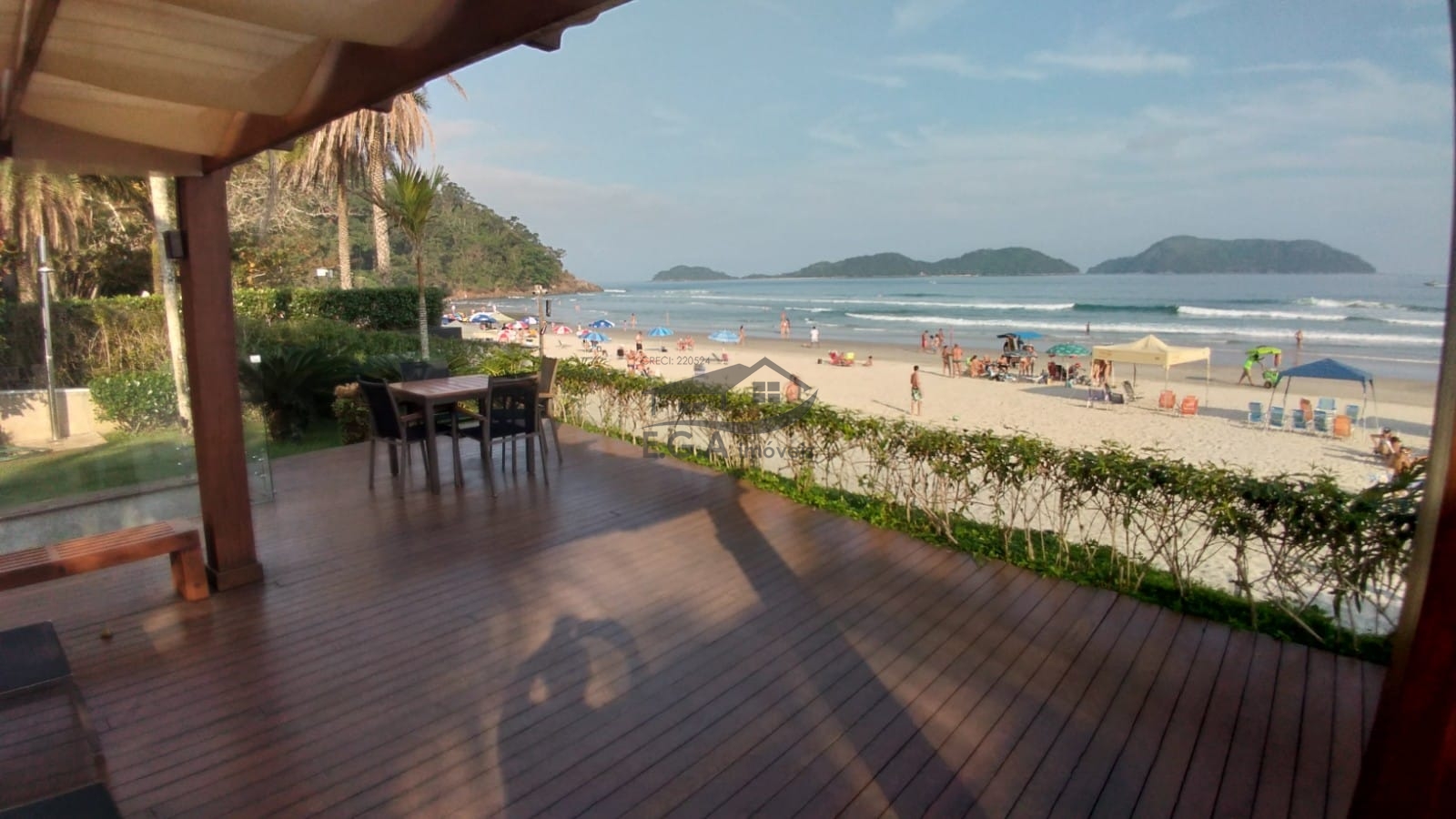 Casa em condomínio pé na areia .