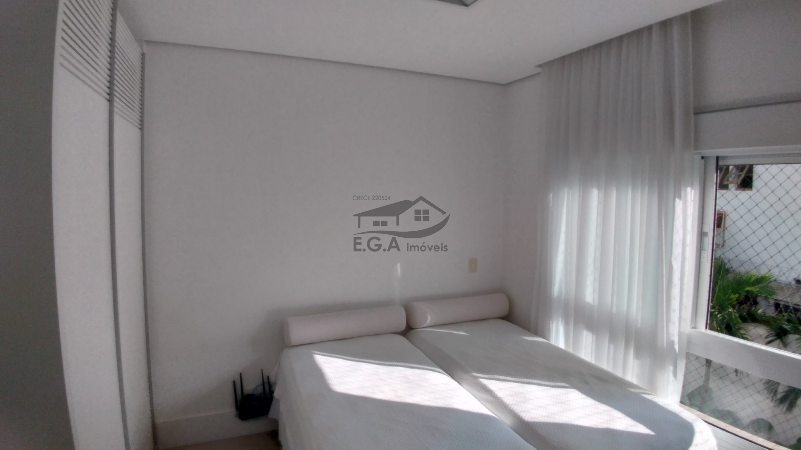 Casa em condomínio pé na areia .