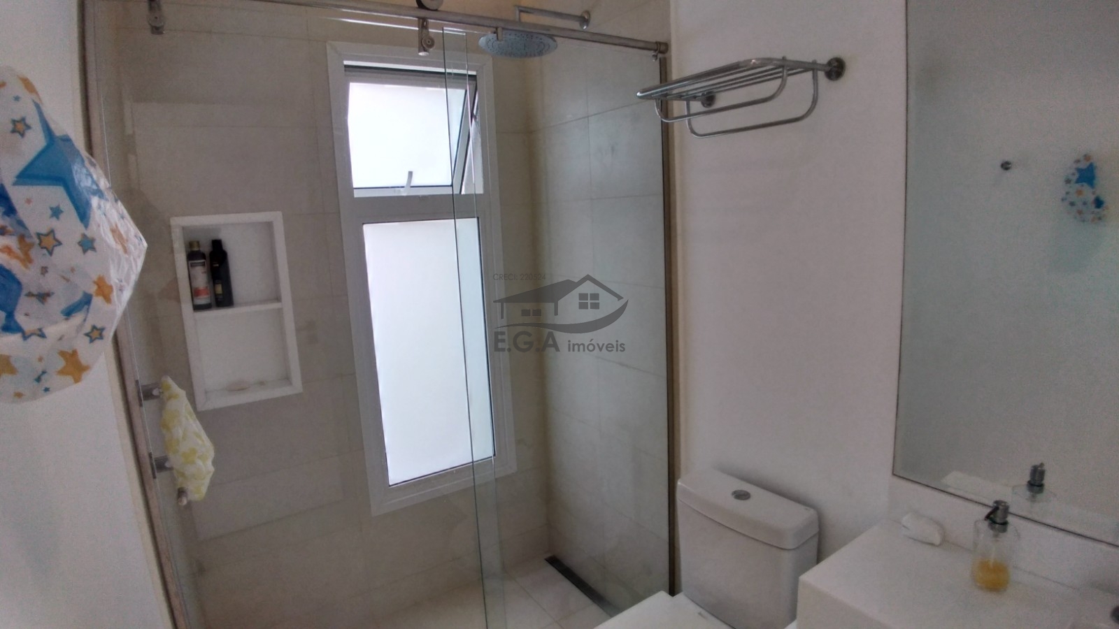 Casa em condomínio pé na areia .