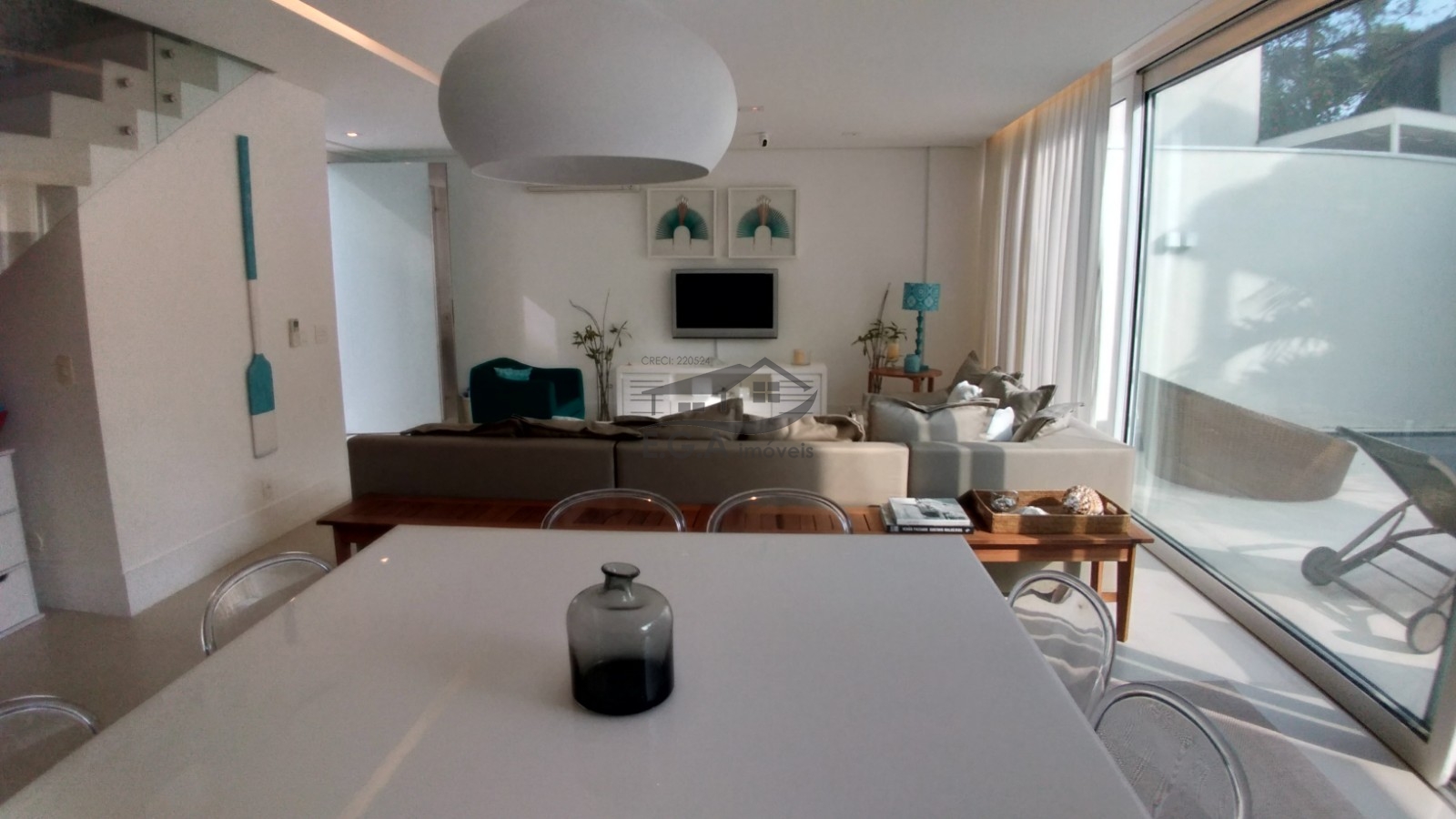 Casa em condomínio pé na areia .