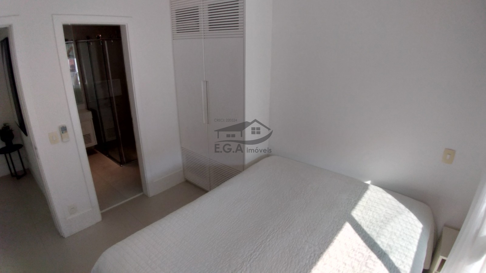 Casa em condomínio pé na areia .