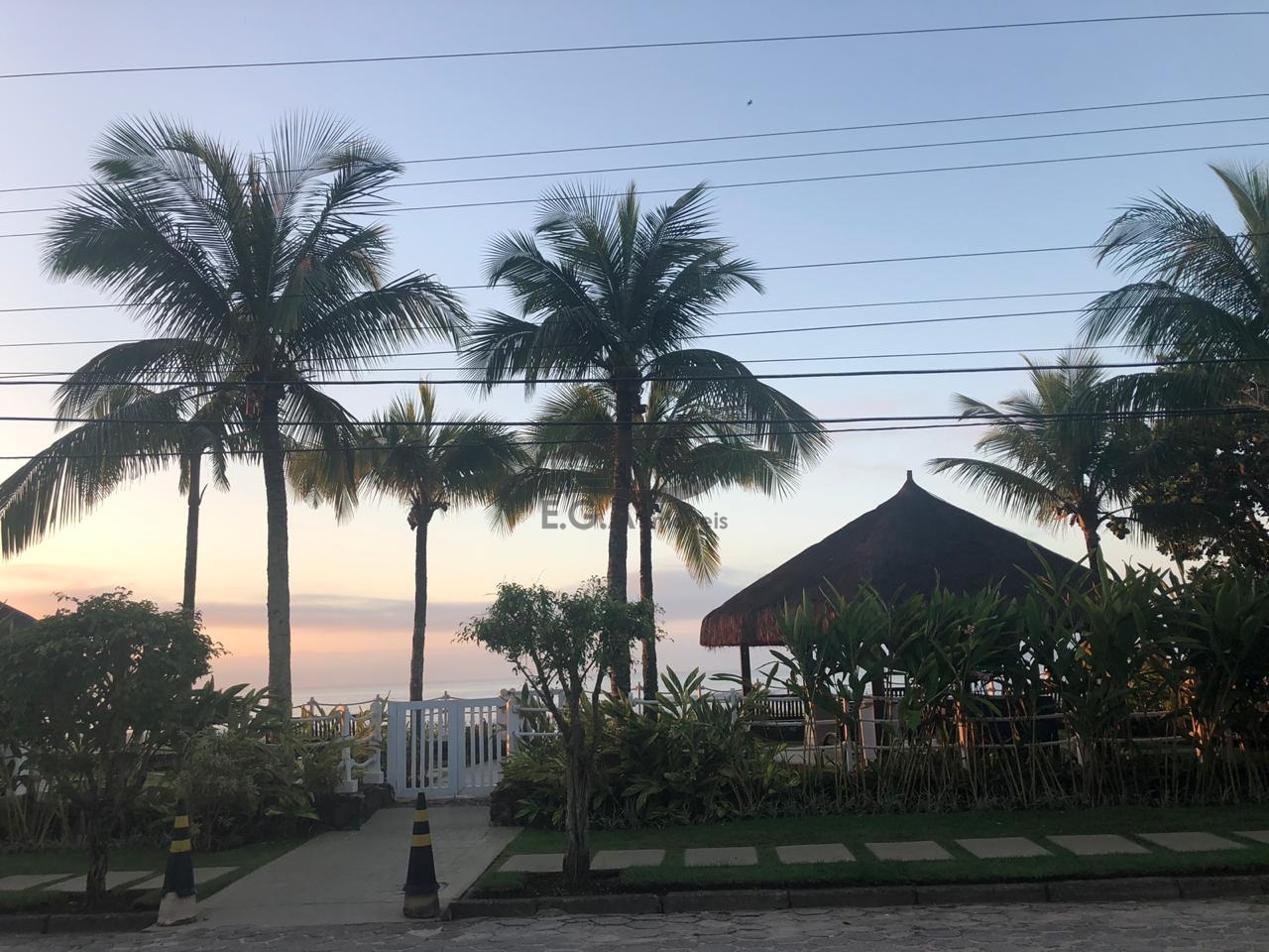 Casa de condomínio frente ao mar
