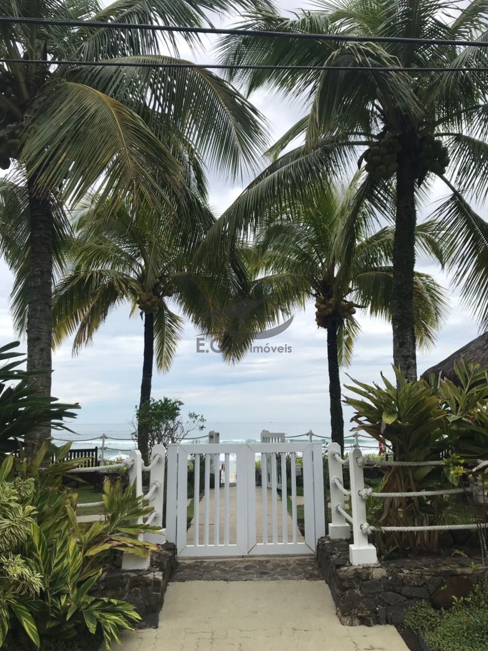 Casa de condomínio frente ao mar