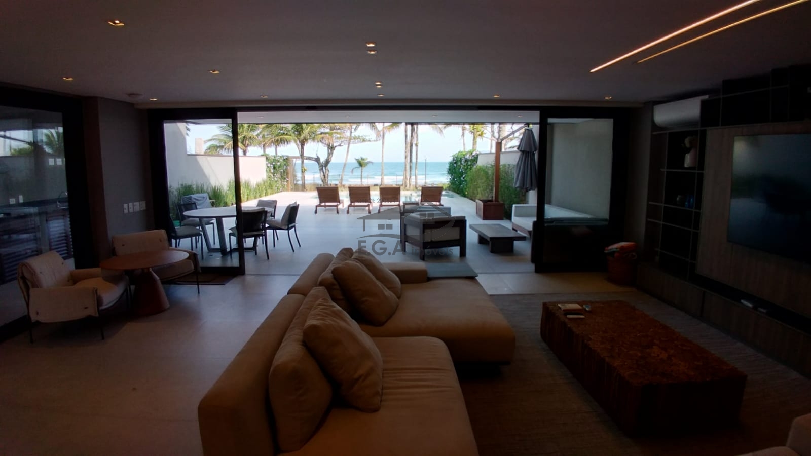 Casa frente ao mar na praia do engenho