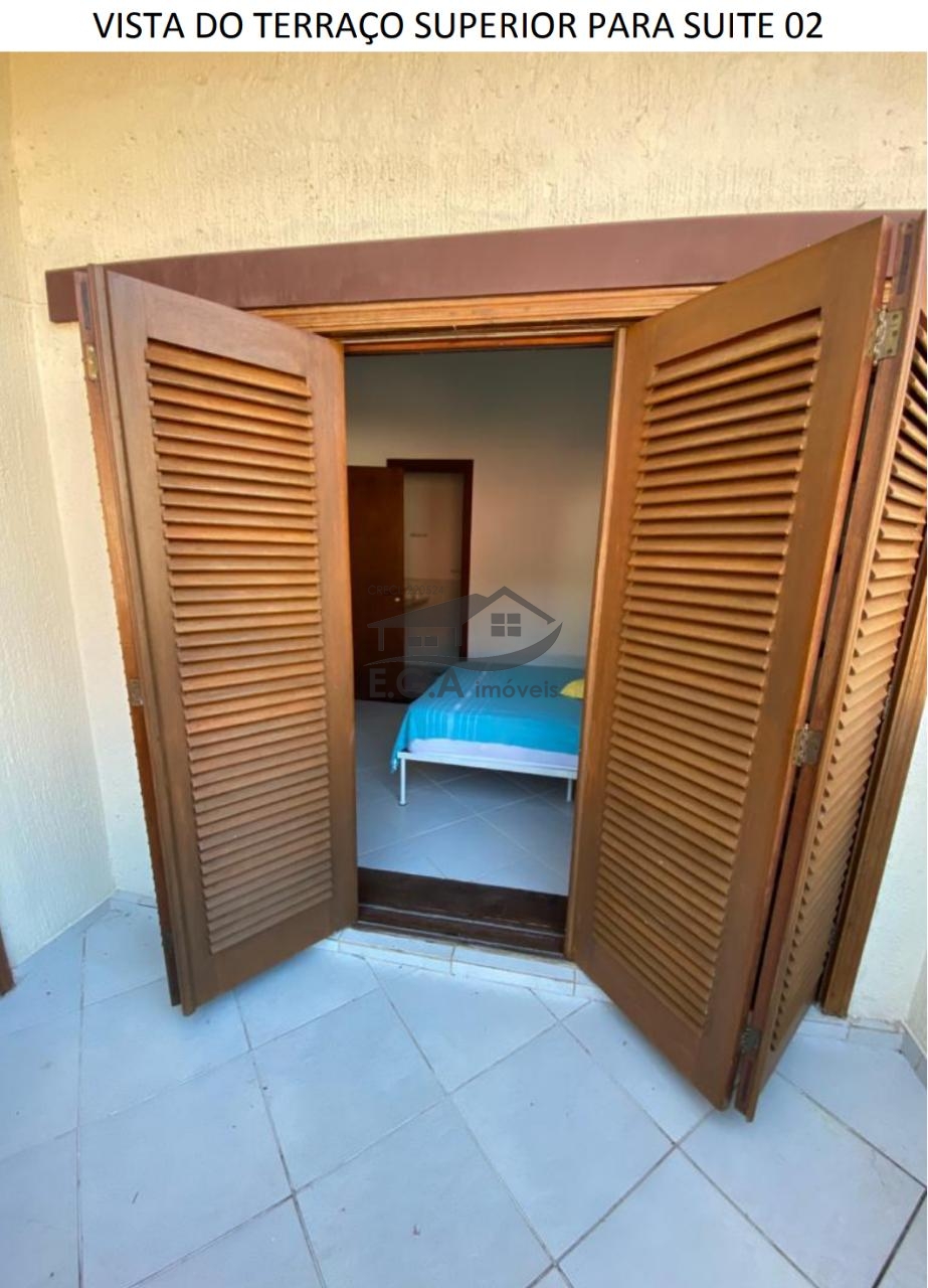 Casa em condomínio na praia do engenho pé na areia.