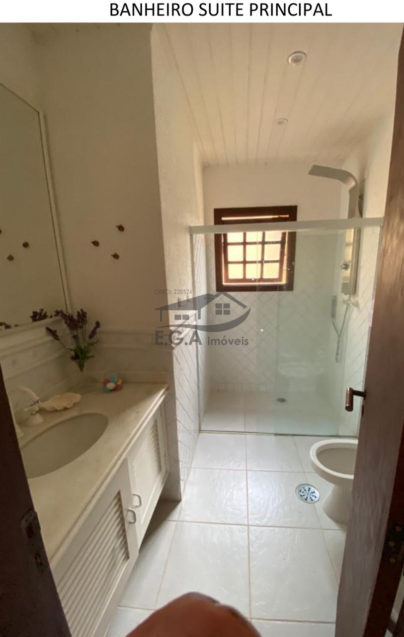 Casa em condomínio na praia do engenho pé na areia.