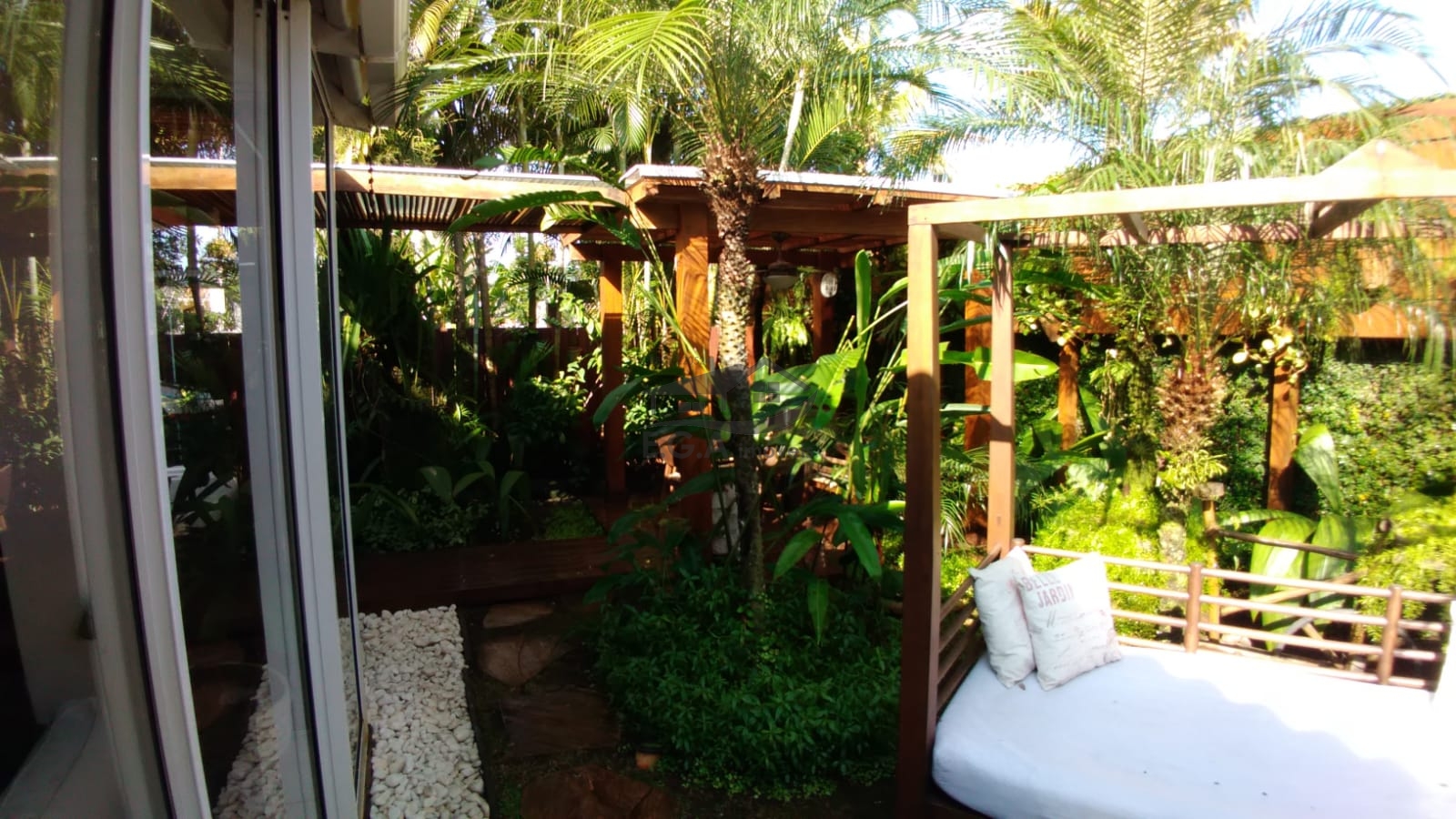 Casa de condomínio 50 mt da praia em juquey