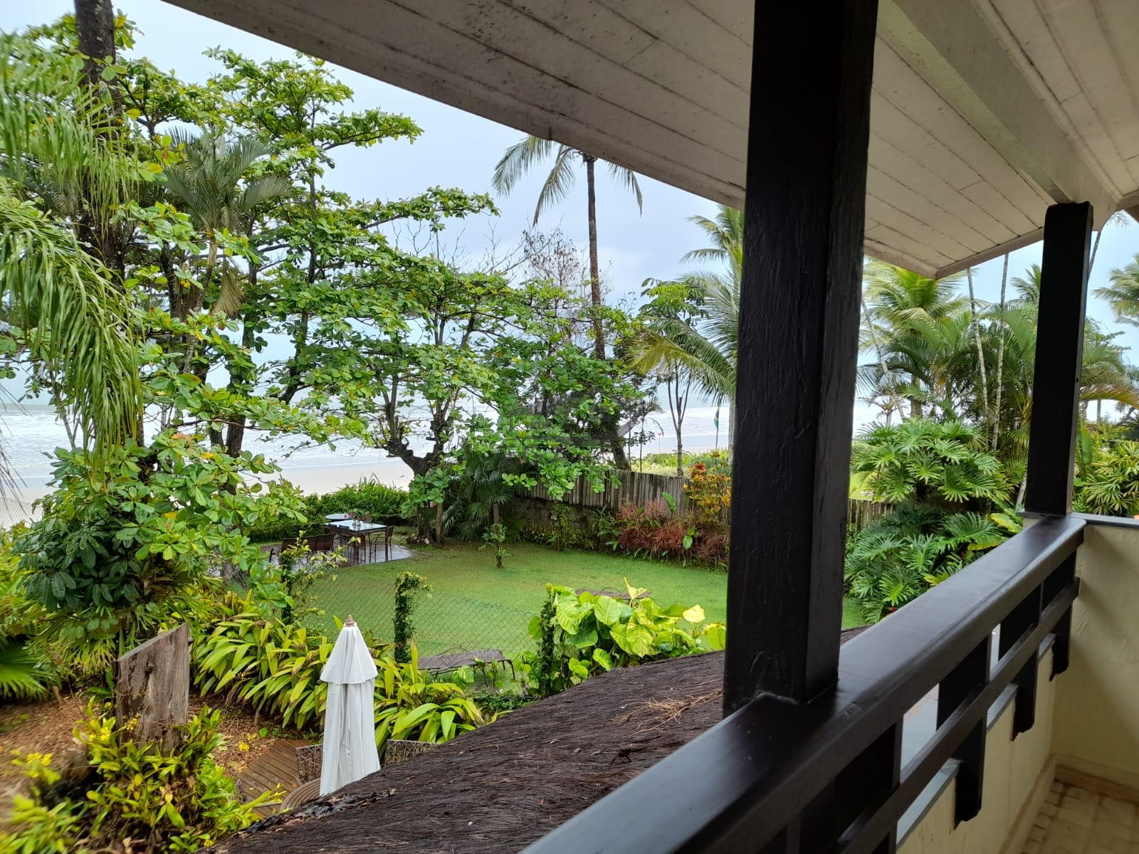 Casa pé na areia juquey locação