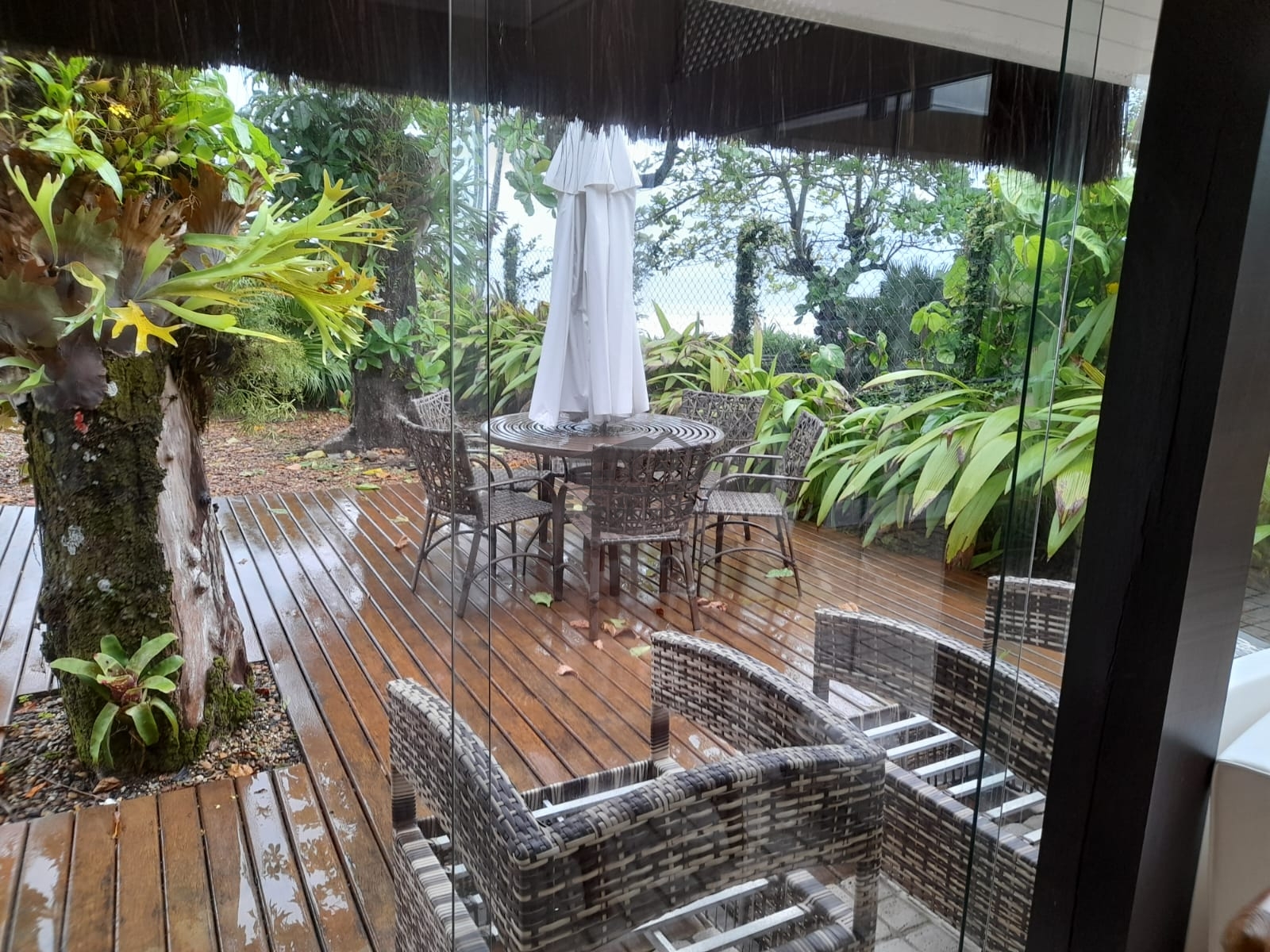 Casa pé na areia juquey locação