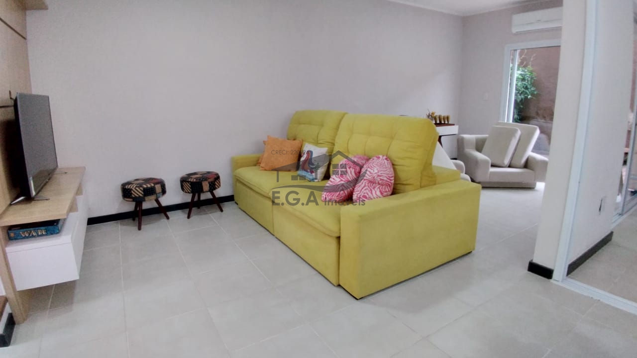 Casa em condomínio em boiçucanga