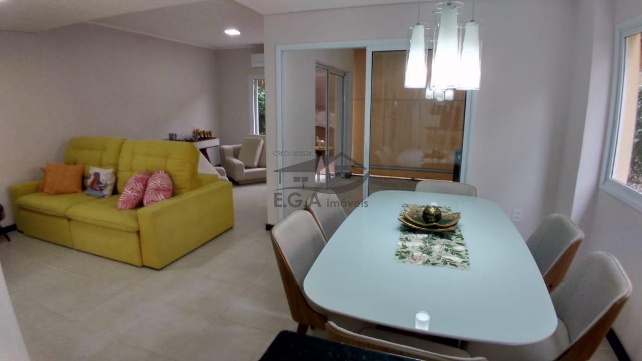 Casa em condomínio em boiçucanga