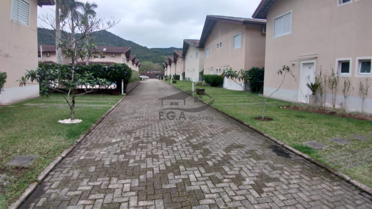 Casa em condomínio em boiçucanga