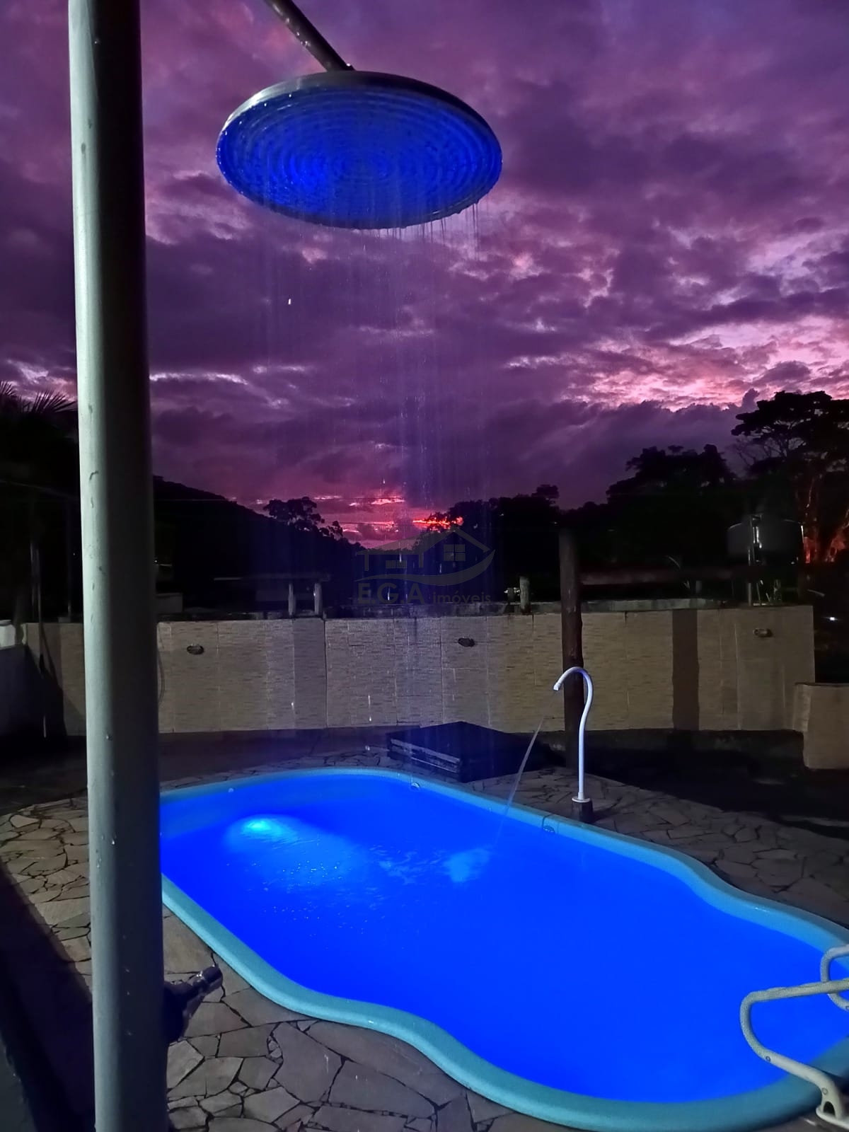 Casa de praia em boiçucanga, na beira rio