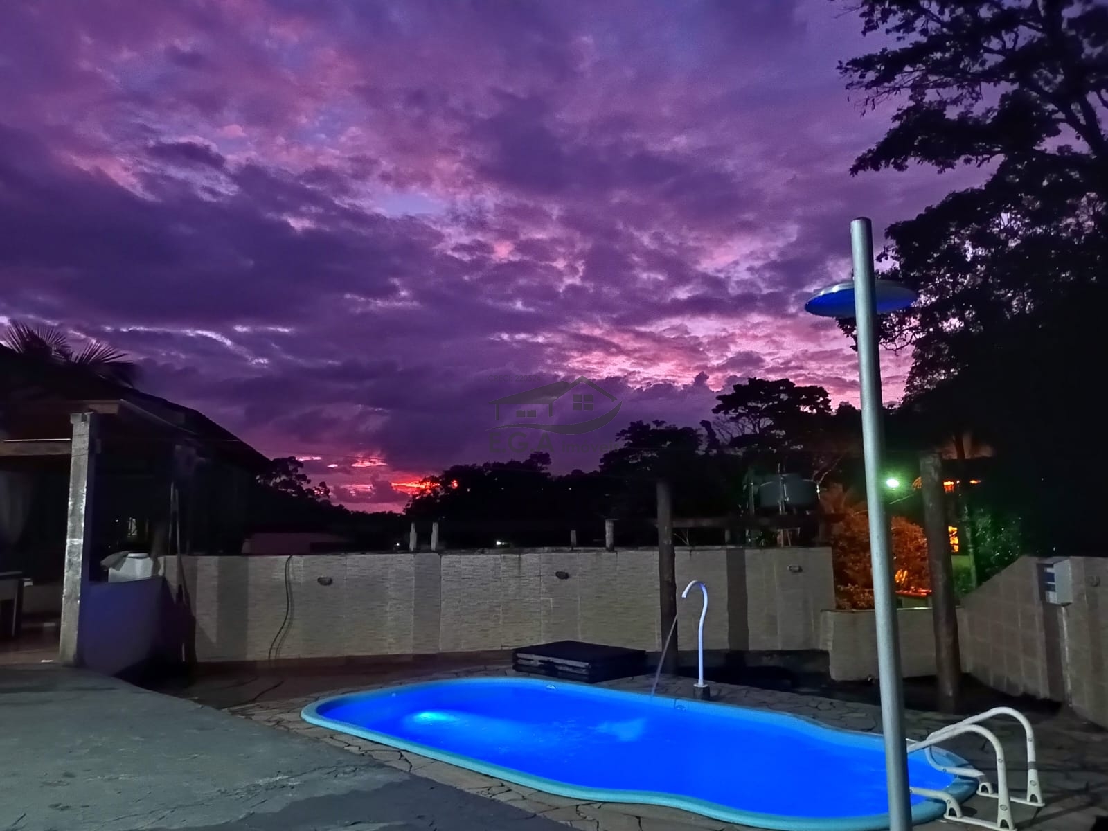 Casa de praia em boiçucanga, na beira rio