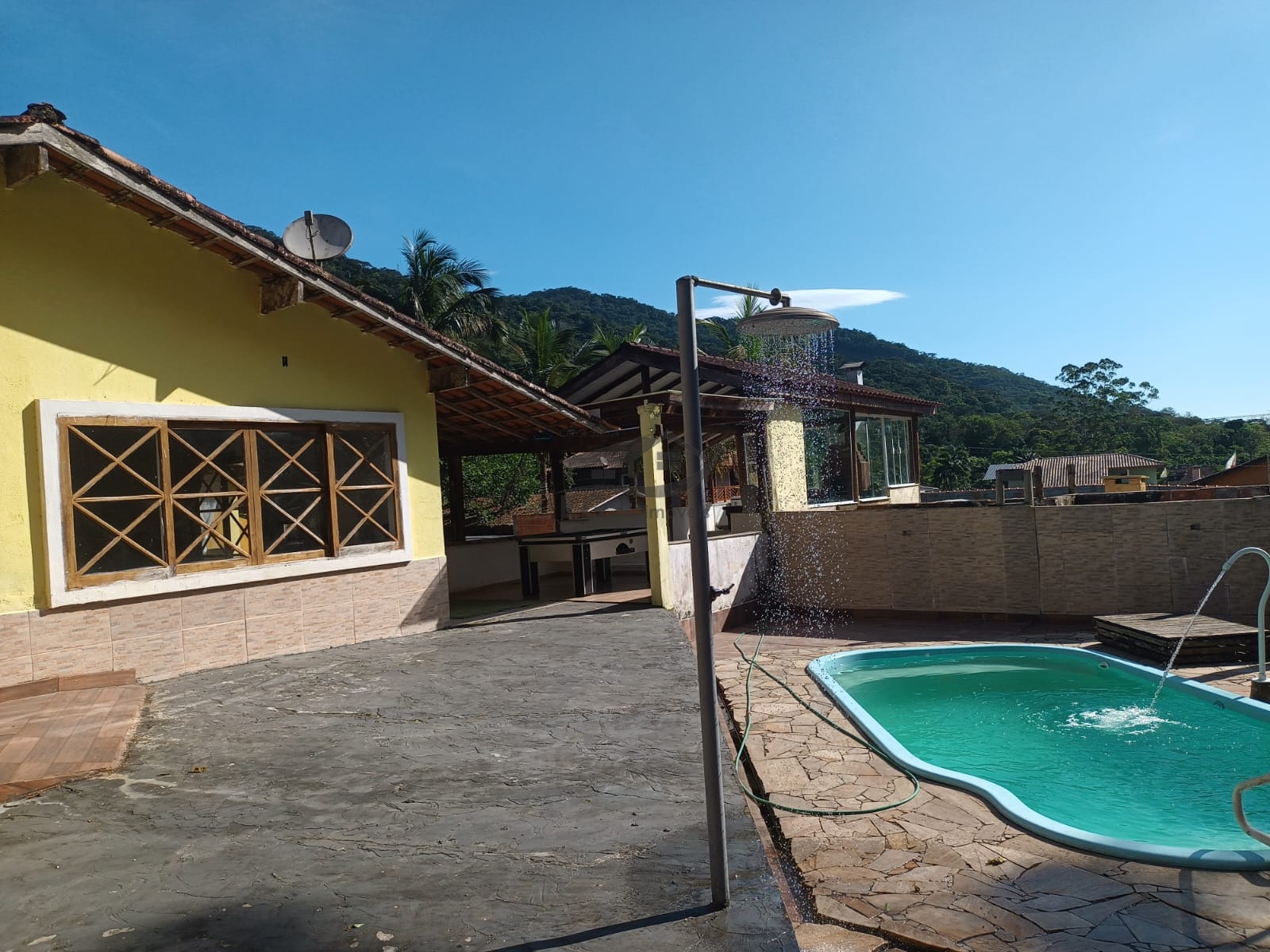 Casa de praia em boiçucanga, na beira rio