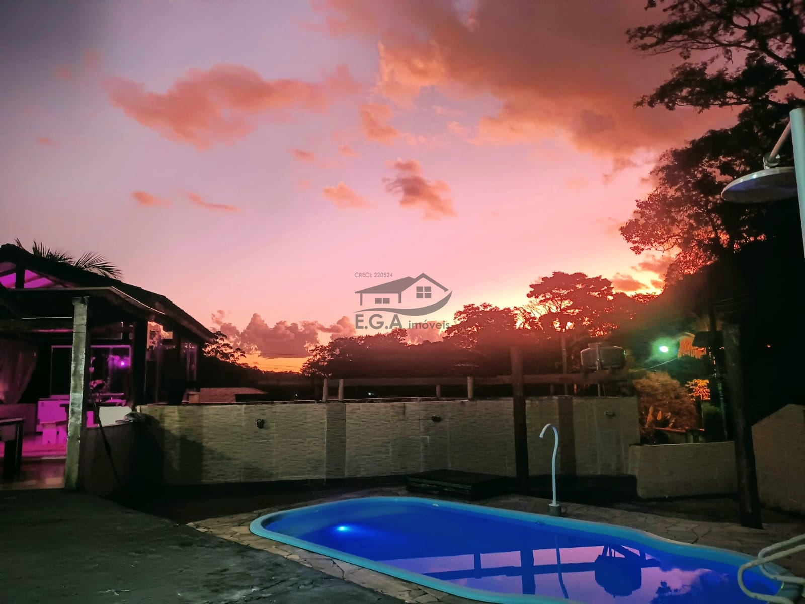 Casa de praia em boiçucanga, na beira rio