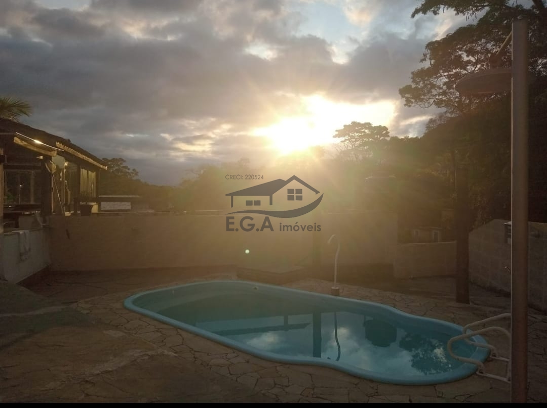 Casa de praia em boiçucanga, na beira rio