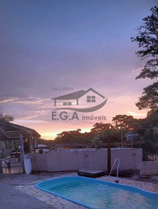 Casa de praia em boiçucanga, na beira rio