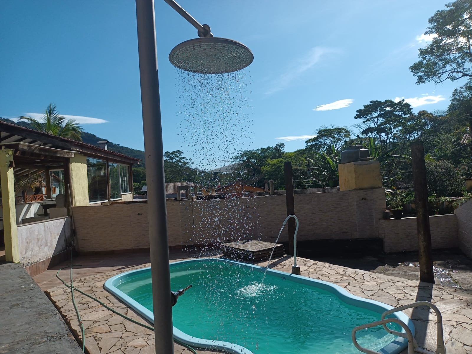 Casa de praia em boiçucanga, na beira rio