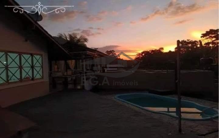 Casa de praia em boiçucanga, na beira rio