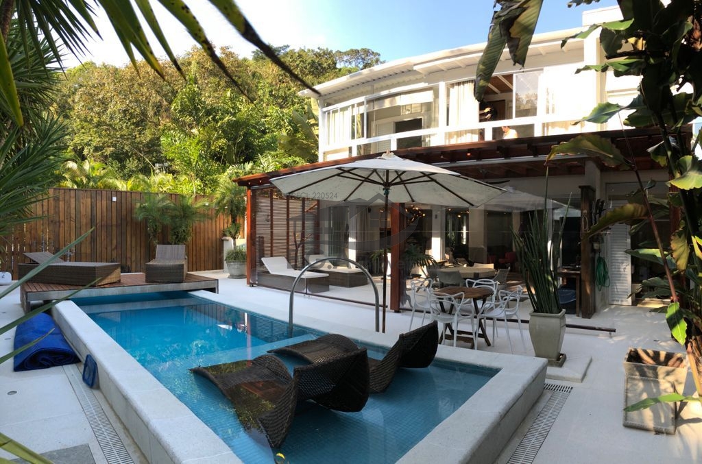Casa na praia de juquey alto padrão