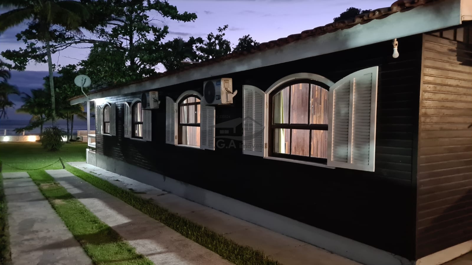 Casa pé na areia em juquehy