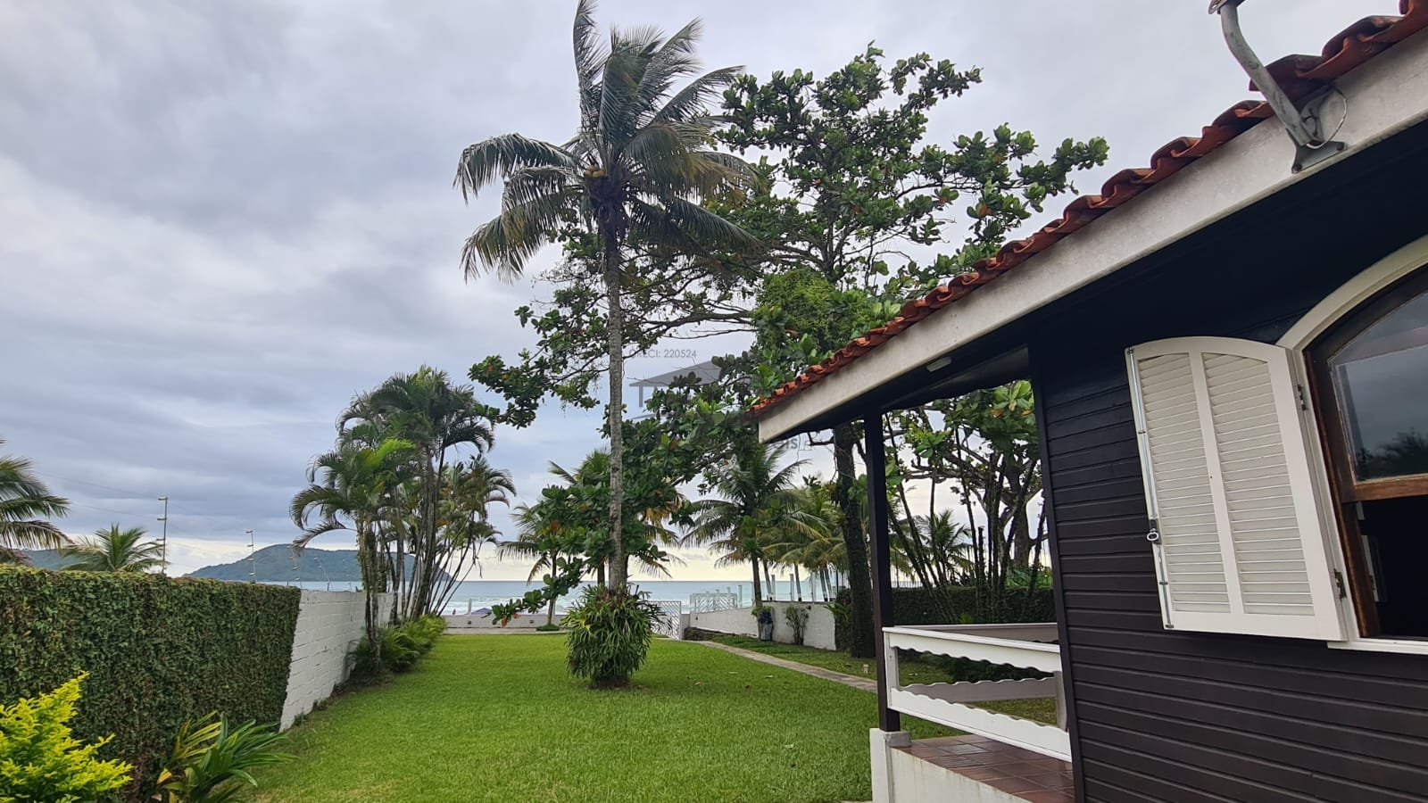 Casa pé na areia em juquehy
