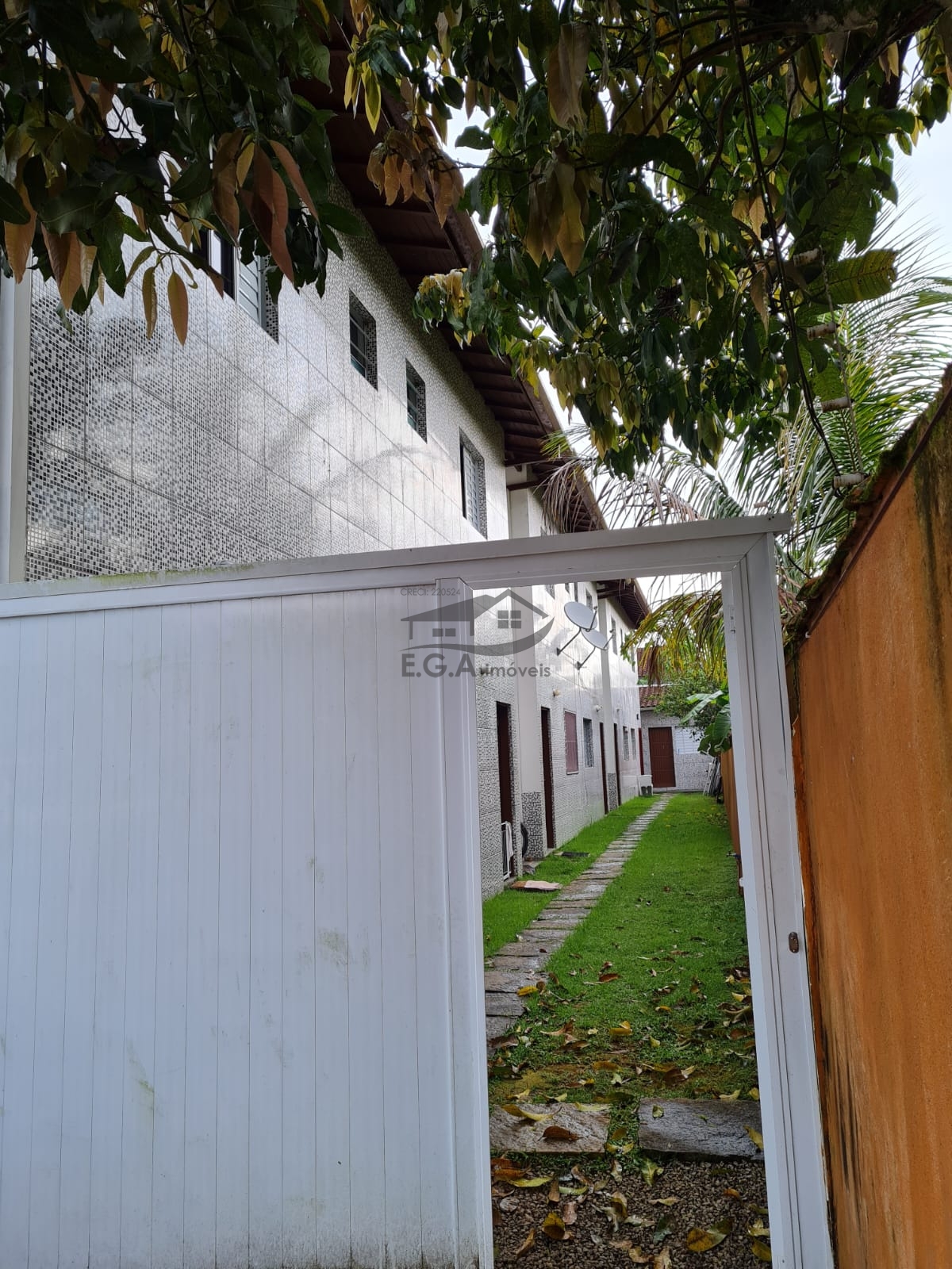 Casa em condomínio em boiçucanga