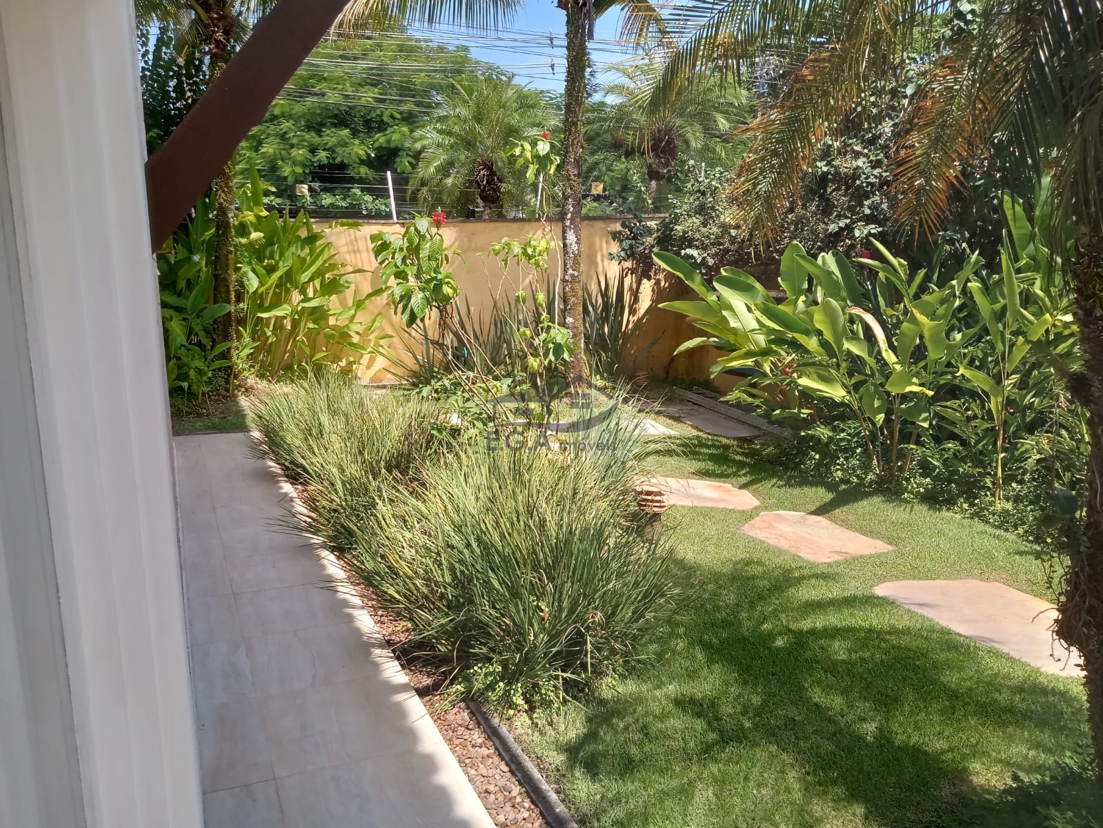 Casa na praia da baleia 50 mts da areia