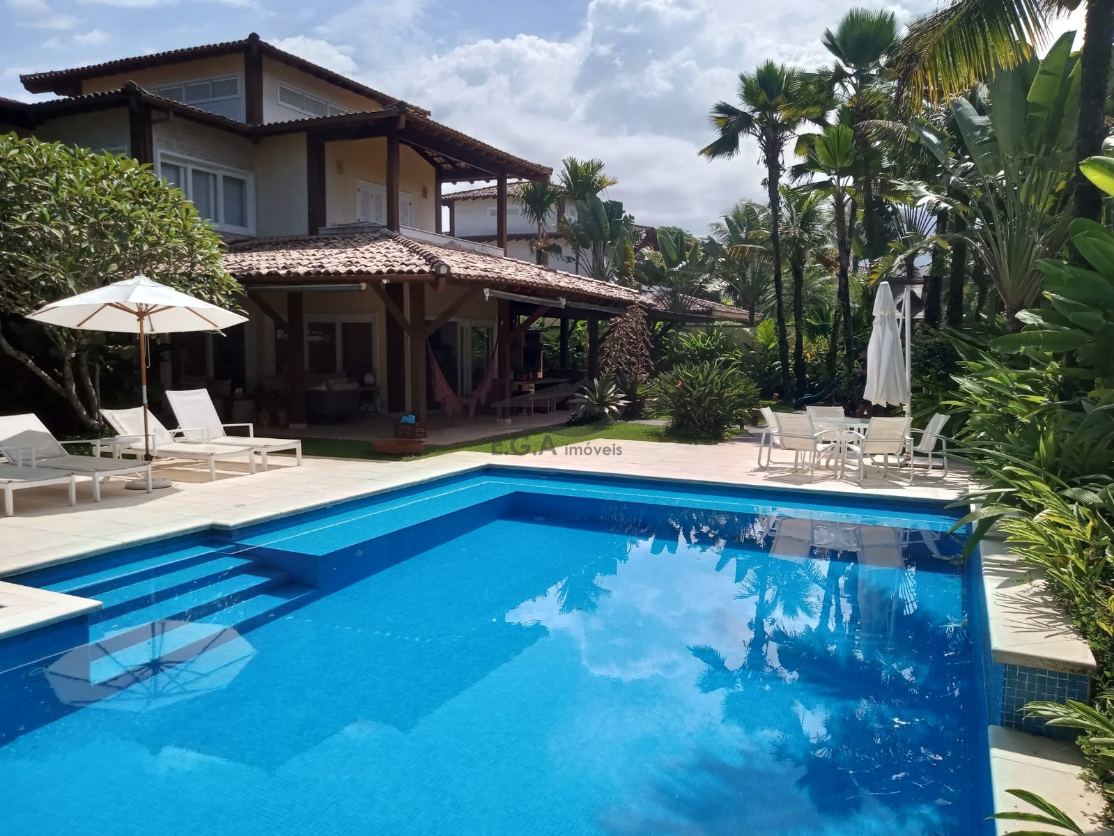 Casa na praia da baleia 50 mts da areia