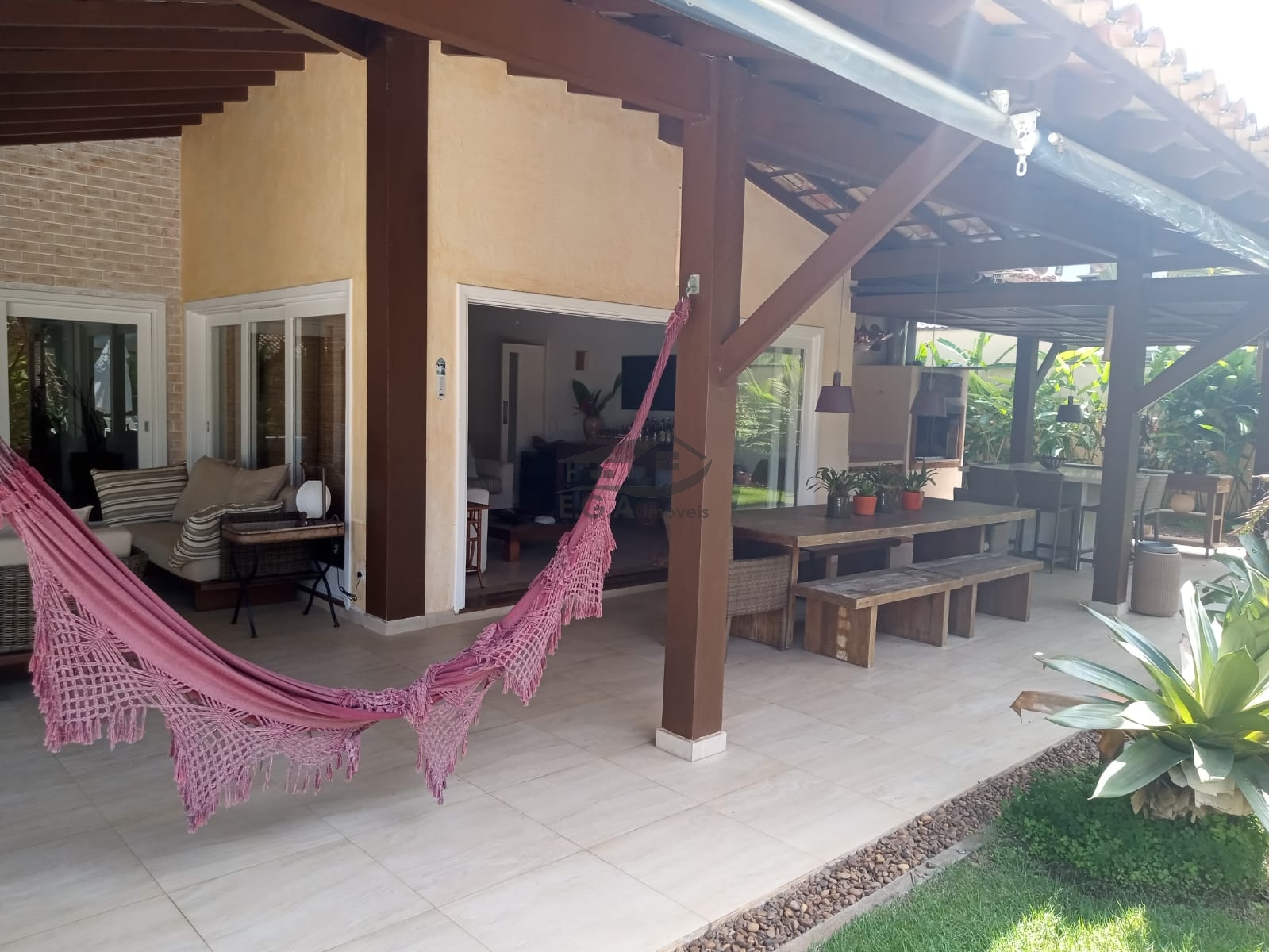 Casa na praia da baleia 50 mts da areia