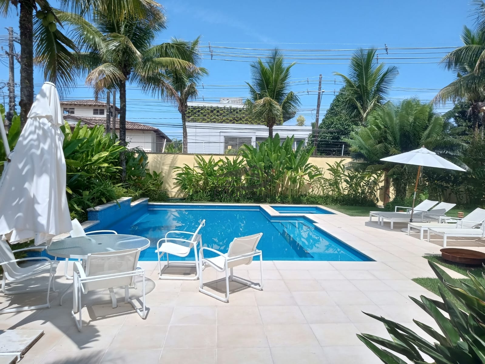 Casa na praia da baleia 50 mts da areia