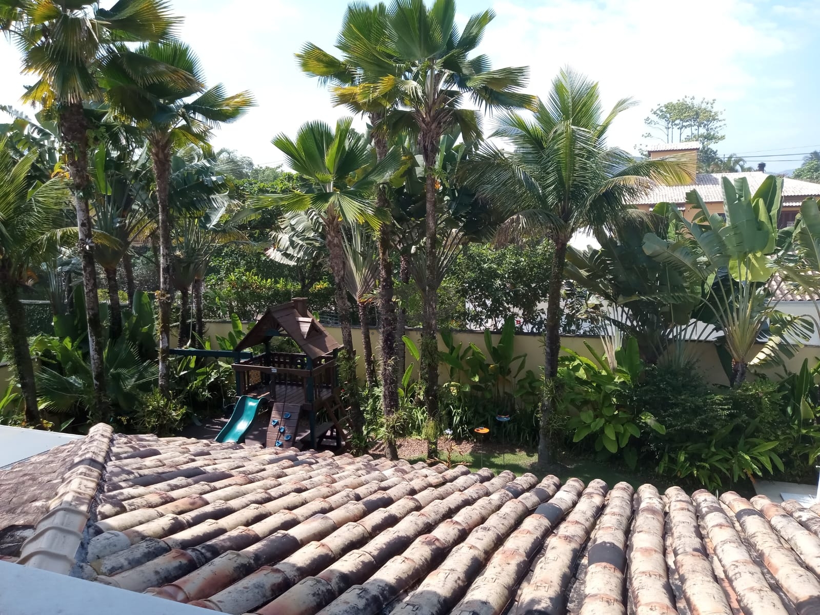 Casa na praia da baleia 50 mts da areia