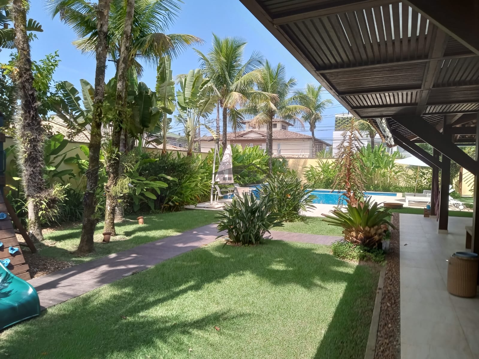 Casa na praia da baleia 50 mts da areia
