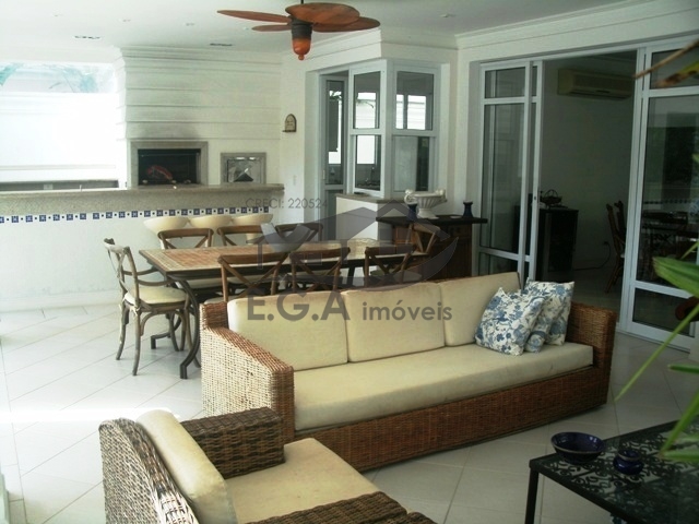 Casa na praia da baleia