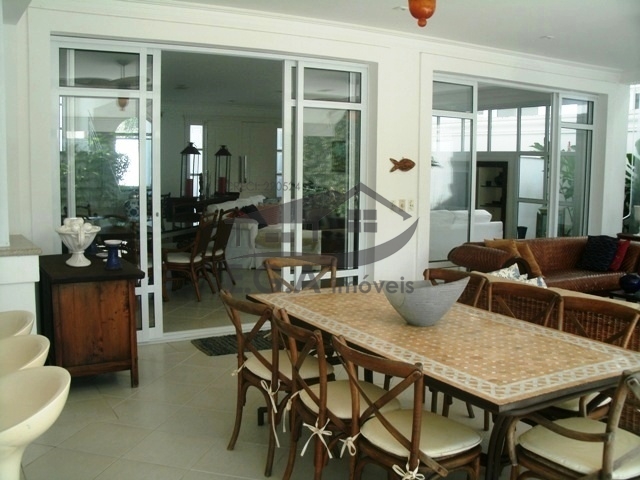 Casa na praia da baleia