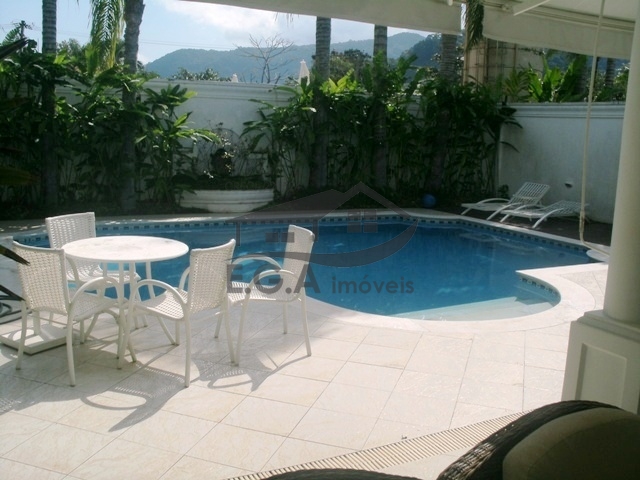 Casa na praia da baleia